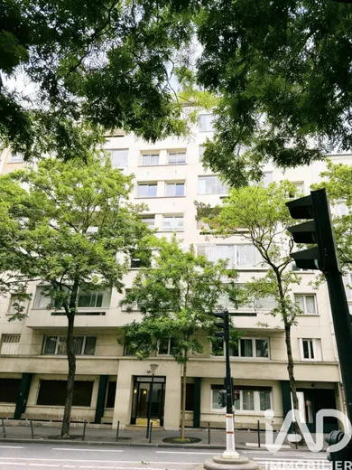 Apartment in Paris (75016)