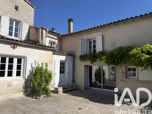 House in Saint-Amant-de-Boixe (16330)