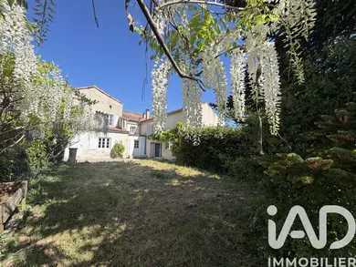 House in Saint-Amant-de-Boixe (16330)