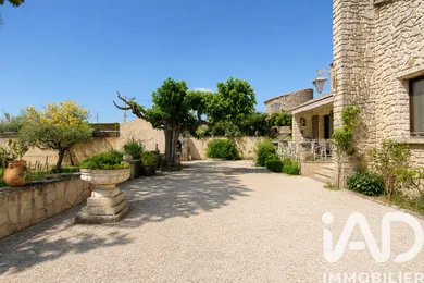 Traditional house in Taillades (84300)