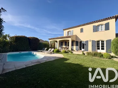 Maison à Saint-Cyr-sur-Mer (83270)