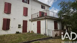 Building in Champdeniers (79220)