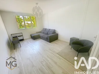 Apartment in Chevreuse (78460)
