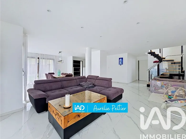 Maison 7 pièces 187 m² · à Bourgbarré · 187 m² · 412 000 €