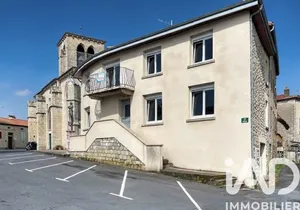 Maison de village à Saint-Amant-Roche-Savine (63890)