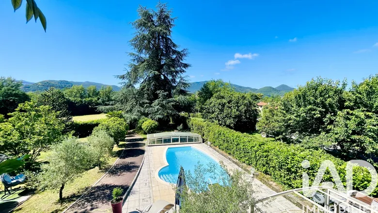 Maison 8 pièces 256 m² · à Labroquère · 256 m² · 415 000 €