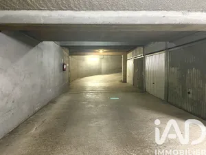 Parking in Paris (75016)