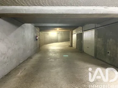 Parking à Paris (75016)
