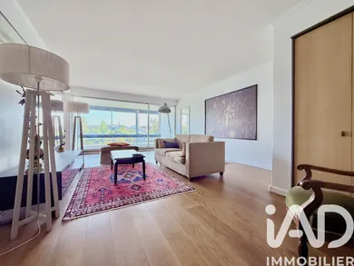 Apartment in Courbevoie (92400)