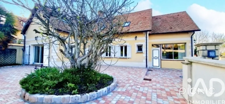 Maison 6 pièces 218 m² · à Bonnières-sur-Seine · 218 m² · 373 000 €