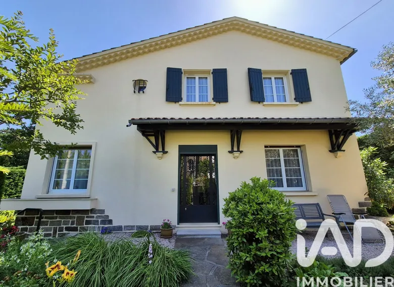 Maison 9 pièces 236 m² · à Aussillon · 236 m² · 335 000 €