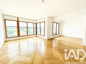 Apartment in Paris (75013)