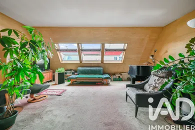 Apartment in Paris (75008)