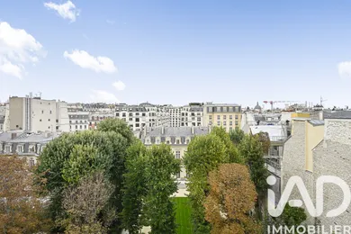 Apartment in Paris (75008)
