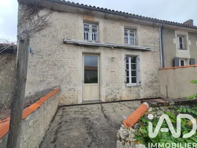 Building in Luçon (85400)