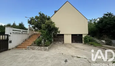 Detached house in Montereau-Fault-Yonne (77130)