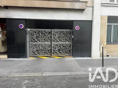 Parking à Paris (75008)