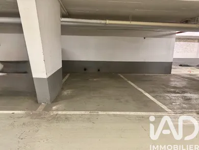 Parking à Paris (75008)