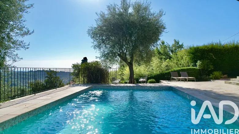 Maison 6 pièces 200 m² · à Châteauneuf-Grasse · 200 m² · 995 000 €