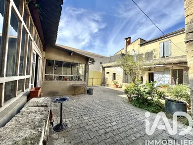 Townhouse in Saint-Gilles (30800)