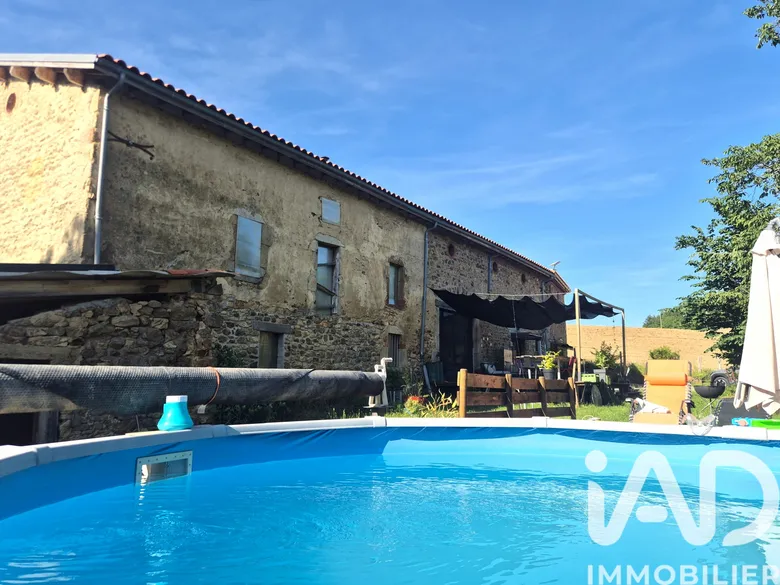 Maison 10 pièces 271 m² · à Le Vernet-Chaméane · 271 m² · 394 000 €