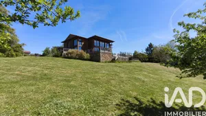 Architectural house in Apinac (42550)