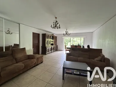 Detached house in Sainte-Geneviève-des-Bois (91700)