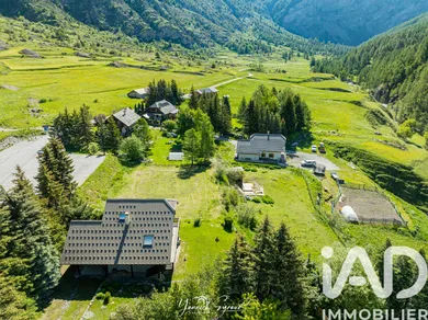 Terrain à bâtir à Crévoux (05200)