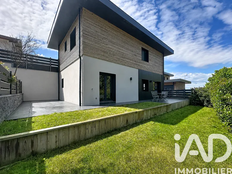 Maison 5 pièces 125 m² · à Neuvecelle · 125 m² · 669 000 €
