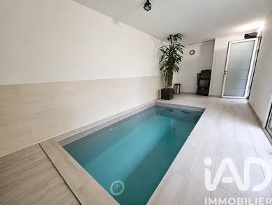 Townhouse in Bordeaux (33100)