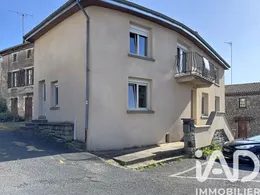 Village house in Saint-Amant-Roche-Savine (63890)