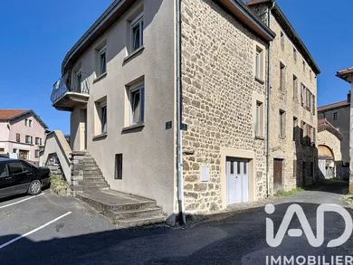 Maison de village à Saint-Amant-Roche-Savine (63890)