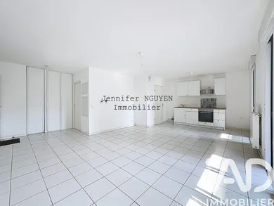 Apartment in Bordeaux (33300)