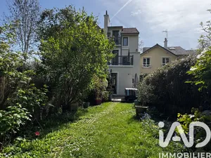 Townhouse in Garches (92380)
