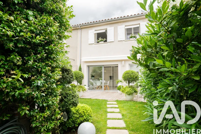 Maison 4 pièces 80 m² · à Lagnes · 80 m² · 479 000 €