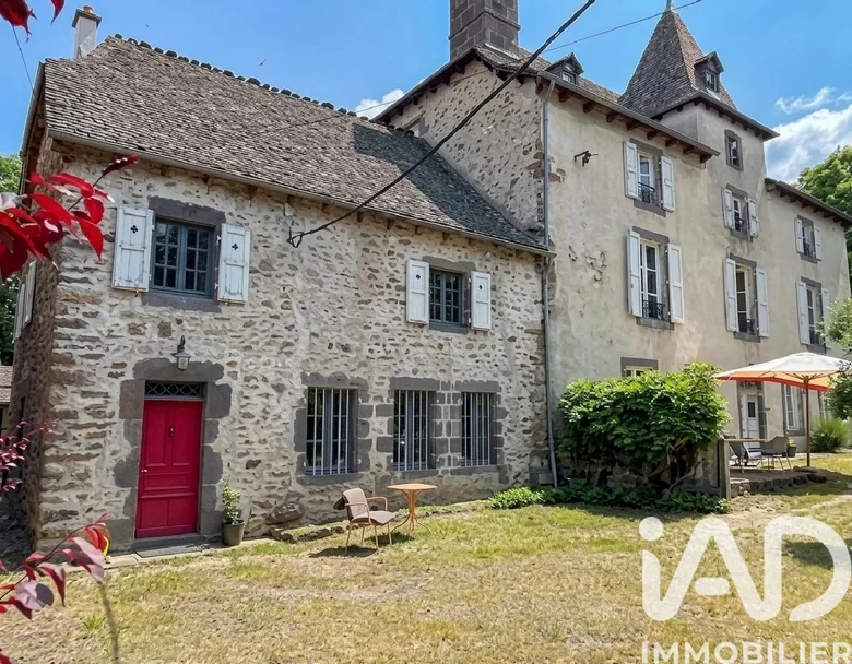Maison 12 pièces 470 m² · à Anglards-de-Saint-Flour · 470 m² · 495 000 €