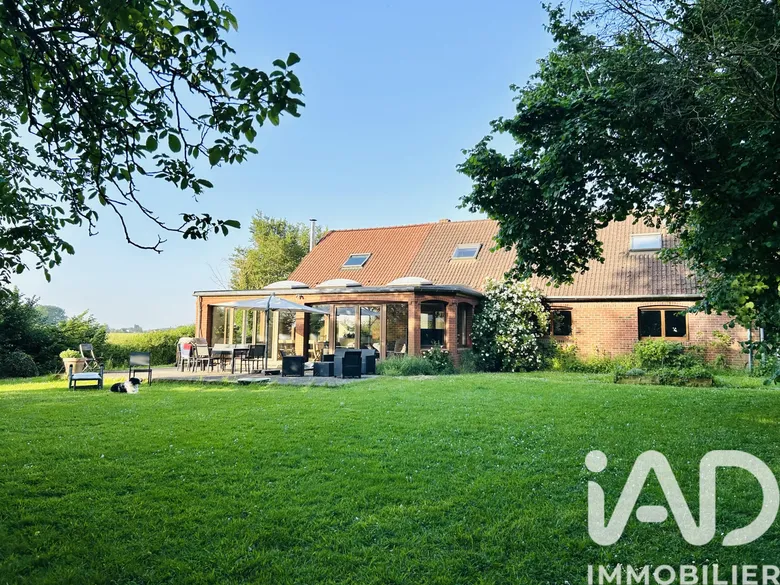 Maison 9 pièces 230 m² · à Le Maisnil · 230 m² · 745 000 €