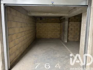 Parking à Paris (75019)