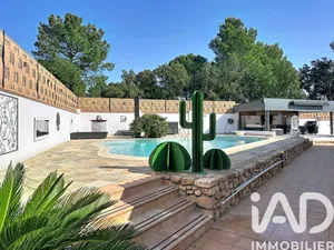Maison à Roquebrune-sur-Argens (83520)