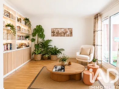 Apartment in Paris (75012)