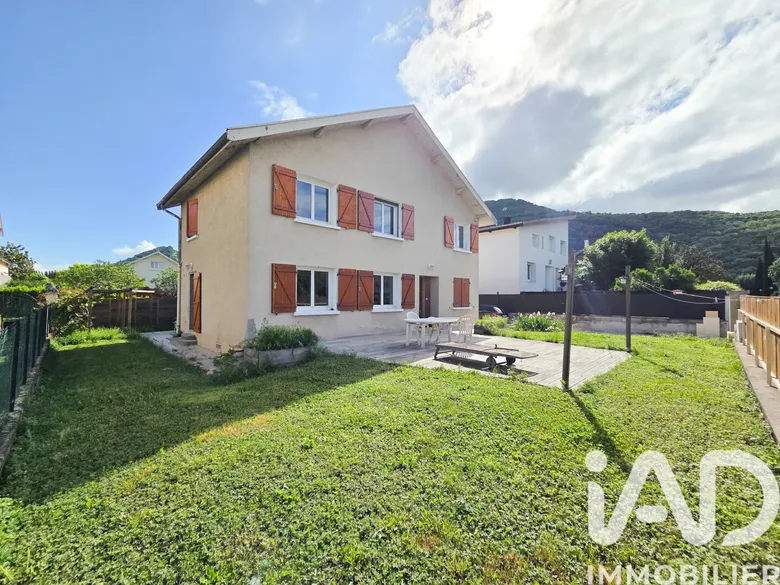 Maison 8 pièces 160 m² · à Poisat · 160 m² · 390 000 €