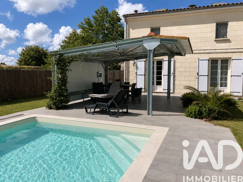 Maison 4 pièces 143 m² · à Saint-Denis-de-Pile · 142,6 m² · 319 000 €