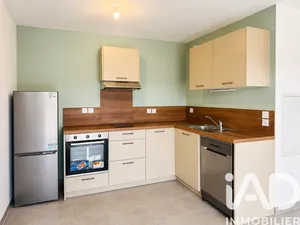 Apartment in Sarrians (84260)