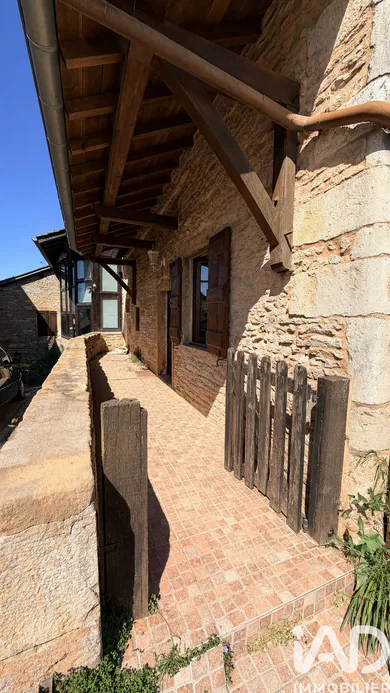 Maison à Azé (71260)