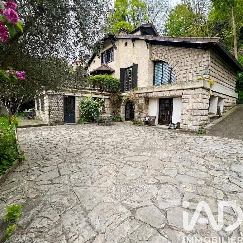 Maison 9 pièces 220 m² · à Bry-sur-Marne · 220 m² · 1 255 000 €