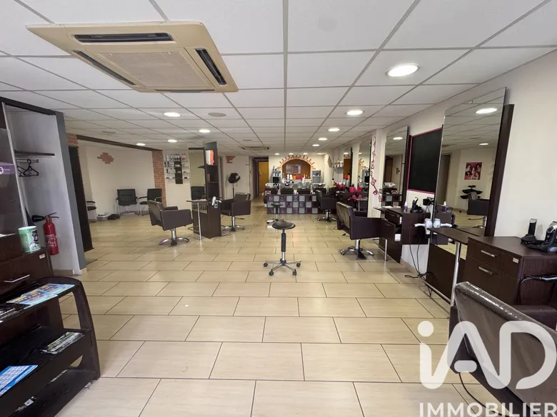 Esthétique, Coiffure​ à Aucamville (31140) · 95 m² · 54 500 €