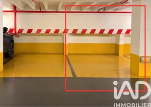 Parking à Paris (75008)