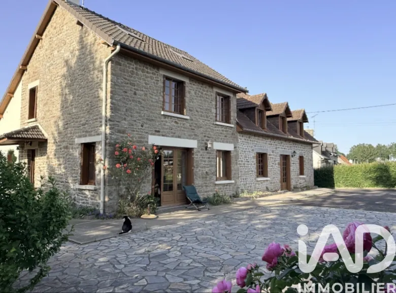 Maison 10 pièces 197 m² · à Isigny-le-Buat · 197 m² · 212 000 €