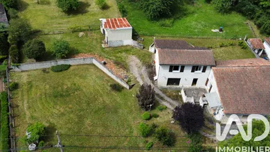 Maison à Javerlhac-et-la-Chapelle-Saint-Robert (24300)