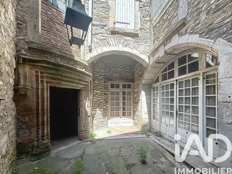 Maison 8 pièces 200 m² · à Saint-Pons-de-Thomieres · 200 m² · 165 000 €